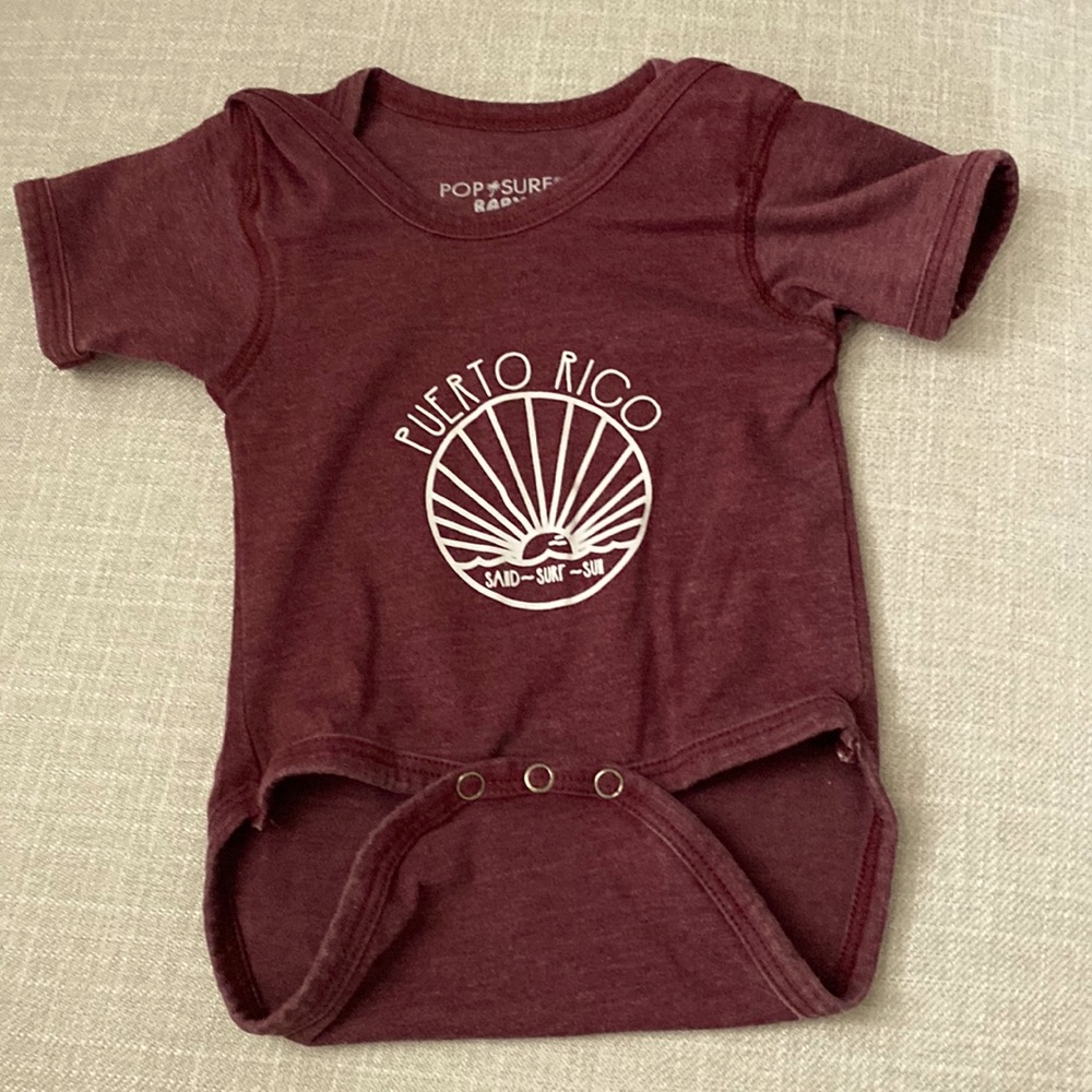 NEVER WORN baby onesie. Size 12M. 🇵🇷